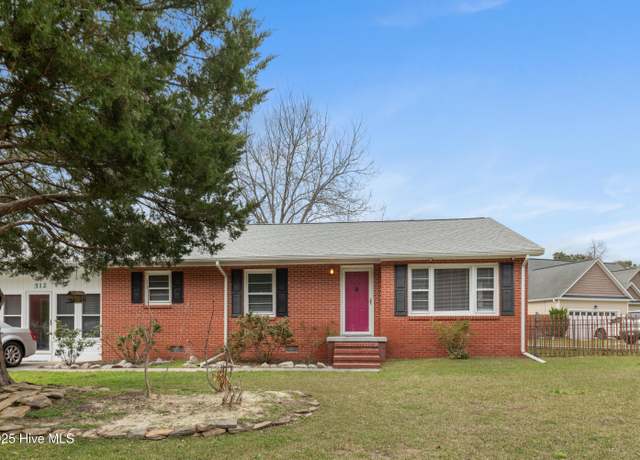 Property at 512 Queens Creek Rd, Hubert, NC 28539, 2 beds, 1.5 baths