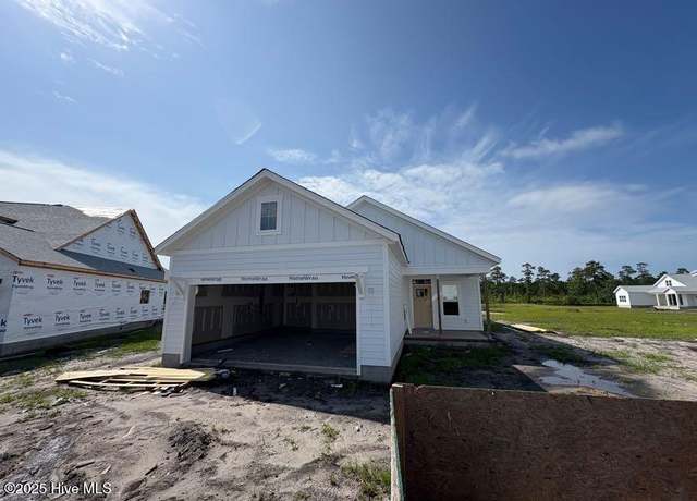 Property at 358 Bluebird Ln, Hampstead, NC 28443, 3 beds, 2.5 baths