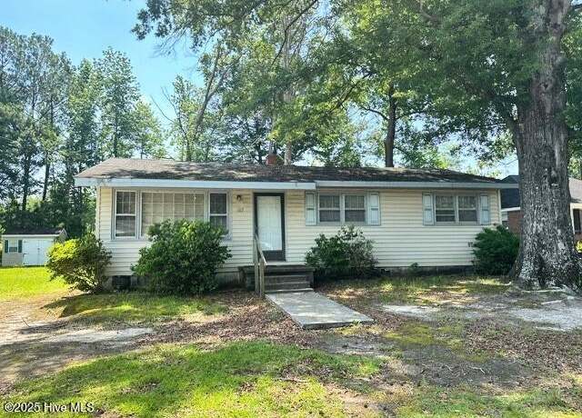 Property at 107 Woodside Rd, Greenville, NC 27834, 3 beds, 1 bath