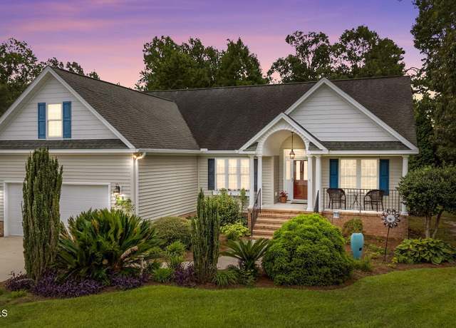 Property at 232 Venturi Dr, New Bern, NC 28560, 4 beds, 3 baths