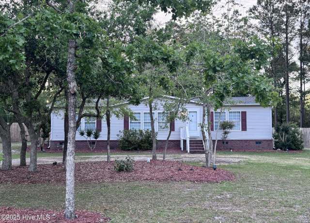 Property at 105 Sunset Ct, Hampstead, NC 28443, 3 beds, 2 baths