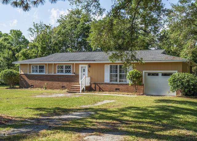 Property at 609 N Fodale Ave, Southport, NC 28461, 3 beds, 2 baths