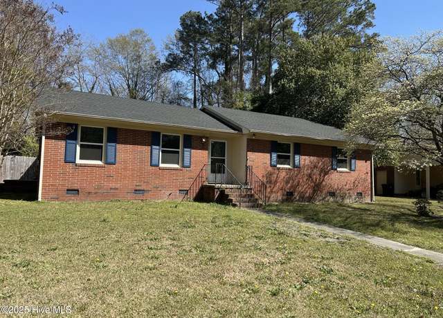 Property at 904 E Scotsdale Rd, Laurinburg, NC 28352, 3 beds, 2 baths
