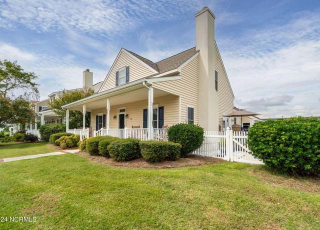 Property at 110 Macgregor Dr, Beaufort, NC 28516, 3 beds, 2.5 baths