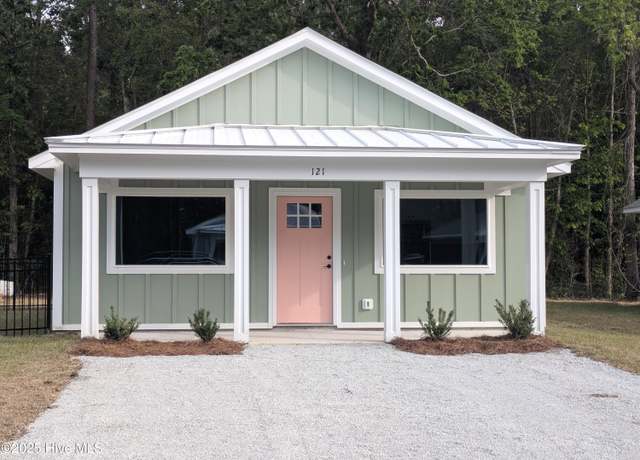 Property at 121 Long Pond Loop, Swansboro, NC 28584, 2 beds, 1 bath