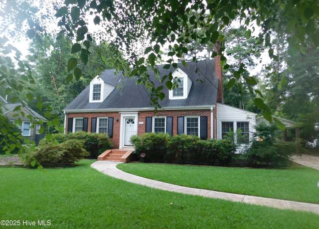Property at 518 Everett St, Laurinburg, NC 28352, 4 beds, 2.5 baths