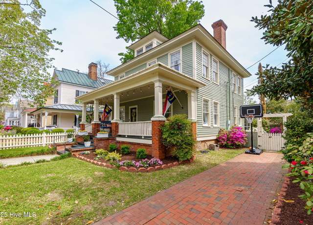 Property at 508 Metcalf St, New Bern, NC 28560, 3 beds, 2 baths