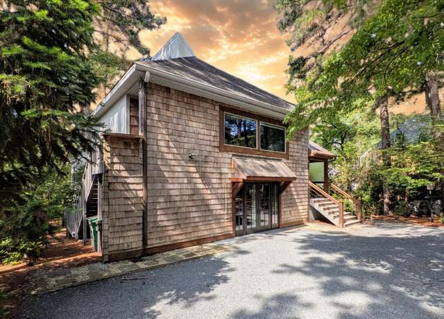 Property at 350 Pine Vista Dr, Pinehurst, NC 28374, 3 beds, 2.5 baths