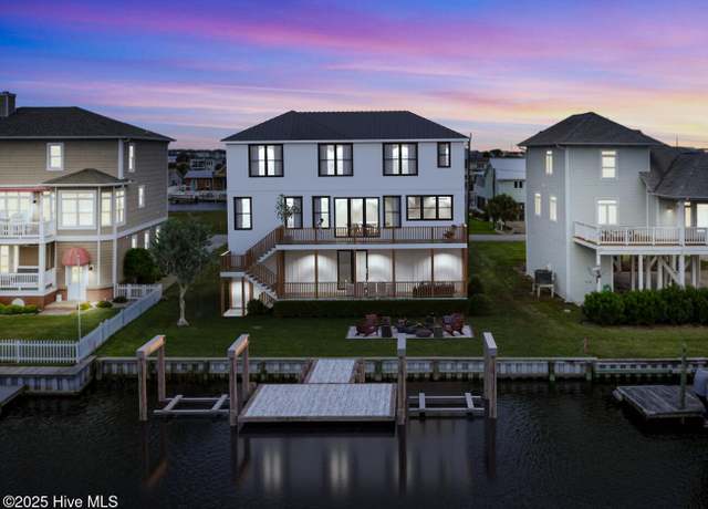 Property at 121 Sound Dr, Atlantic Beach, NC 28512, 4 beds, 5 baths