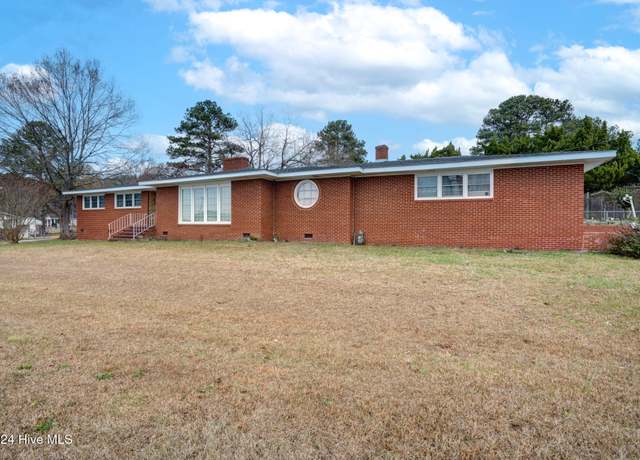 Property at 800 Hunter Hill Rd, Rocky Mount, NC 27804, 3 beds, 2.5 baths