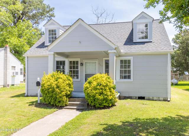 Property at 808 Cabarrus St, Edenton, NC 27932, 3 beds, 1 bath
