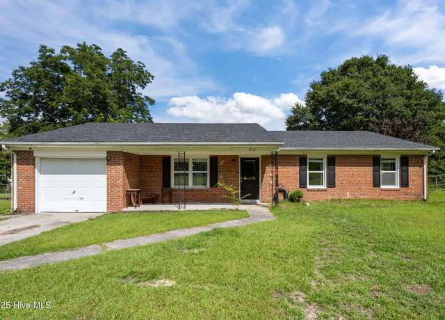 Property at 512 Tower Dr, Jacksonville, NC 28546, 5 beds, 2 baths