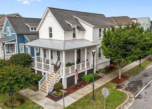 Property at 200 S Academy St, Washington, NC 27889, 3 beds, 2.5 baths