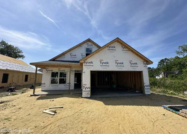 Property at 305 W Satchwell St, Burgaw, NC 28425, 3 beds, 2 baths