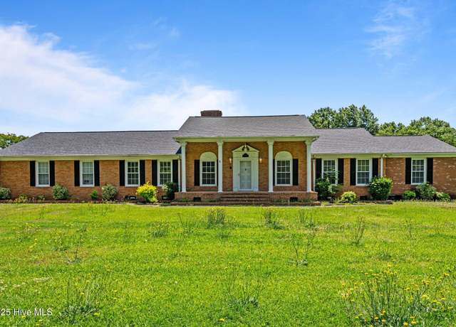 Property at 2112 Leon Dr, Greenville, NC 27858, 3 beds, 2.5 baths