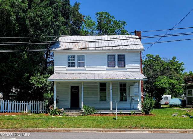 Property at 204 Carteret St, Bath, NC 27808, 2 beds, 2 baths