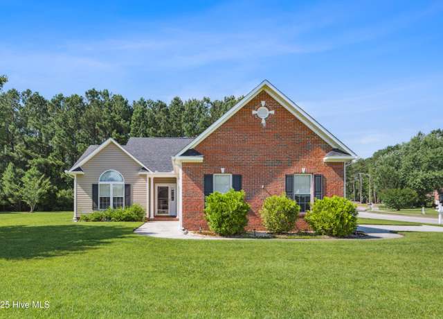 Property at 401 Fairmont Ln, Jacksonville, NC 28540, 3 beds, 2 baths