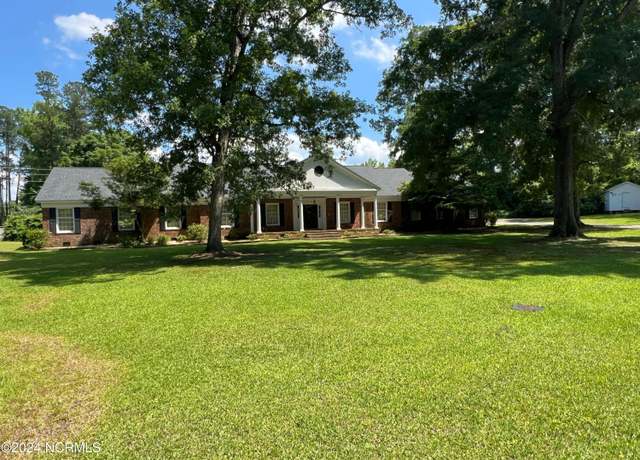 Property at 518 Edgewood Cir, Whiteville, NC 28472, 5 beds, 4.5 baths