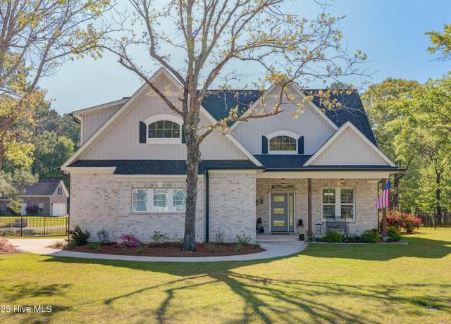 Property at 237 Pine Village Dr, Rocky Point, NC 28457, 3 beds, 2.5 baths