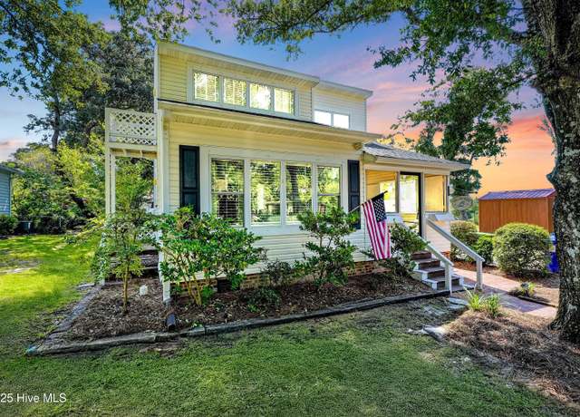 Property at 122 SE 2nd St, Oak Island, NC 28465, 4 beds, 2.5 baths
