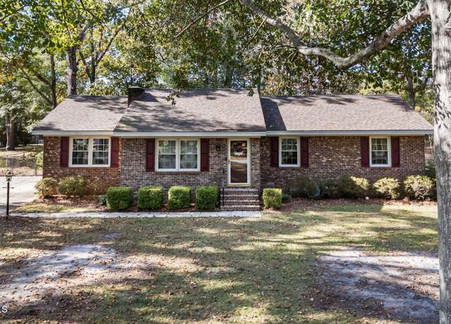 Property at 1411 Oxford Ln, New Bern, NC 28562, 3 beds, 2 baths