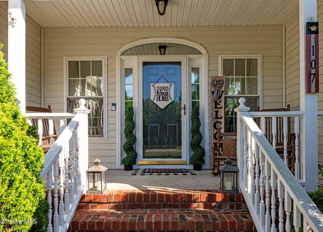 Property at 107 River Bluffs Dr, New Bern, NC 28560, 3 beds, 2 baths