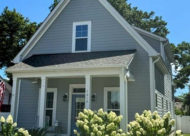 Property at 1010 N Caswell Ave, Southport, NC 28461, 3 beds, 2.5 baths