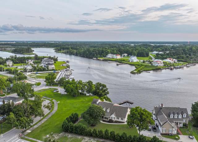 Property at 1 Burton Pl, Jacksonville, NC 28540, 4 beds, 4.5 baths