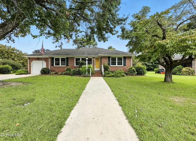 Property at 205 Crescent Dr, Hertford, NC 27944, 3 beds, 2 baths