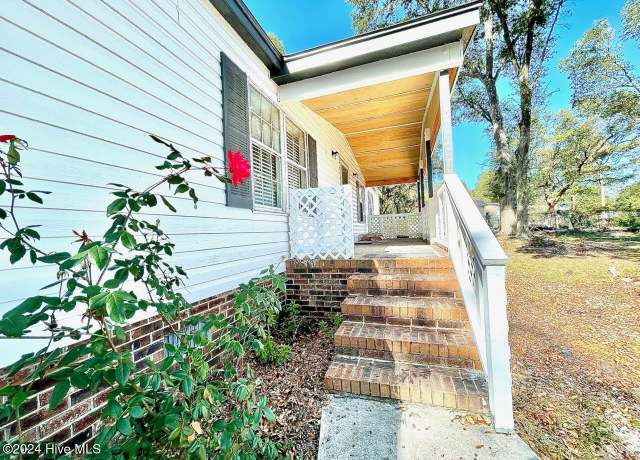 Property at 7816 Myrtle Grove Road B, Wilmington, NC 28409, 3 beds, 2 baths