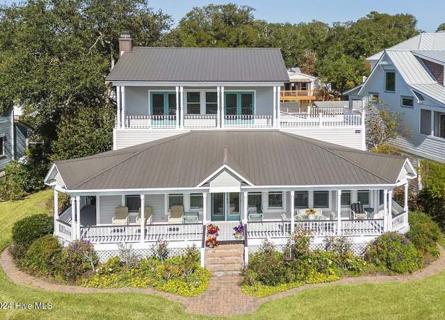 Property at 516 W Brunswick St, Southport, NC 28461, 4 beds, 3.5 baths
