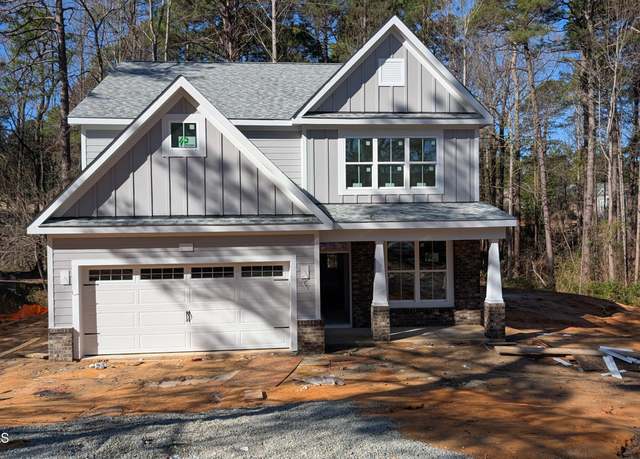 Property at 17 St Georges Dr, Pinehurst, NC 28374, 5 beds, 3.5 baths