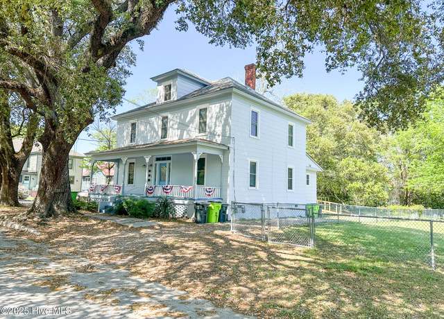 Property at 1110 N Pasteur St, New Bern, NC 28560, 4 beds, 3 baths