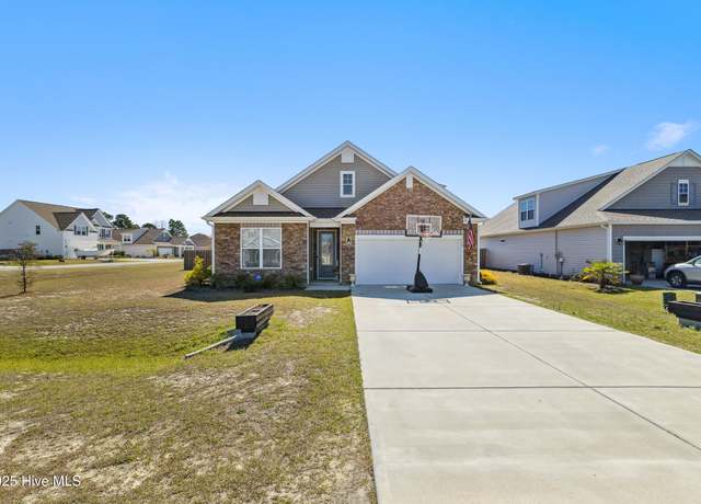 Property at 19 York Ln, Hampstead, NC 28443, 4 beds, 3 baths