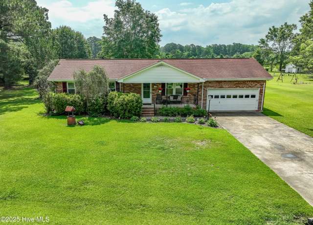 Property at 211 Michele Dr, New Bern, NC 28560, 3 beds, 2 baths