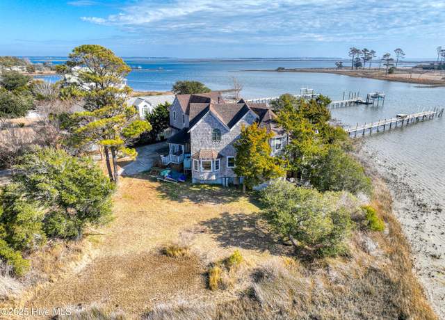 Property at 102 Gibbs Cir, Beaufort, NC 28516, 3 beds, 3.5 baths