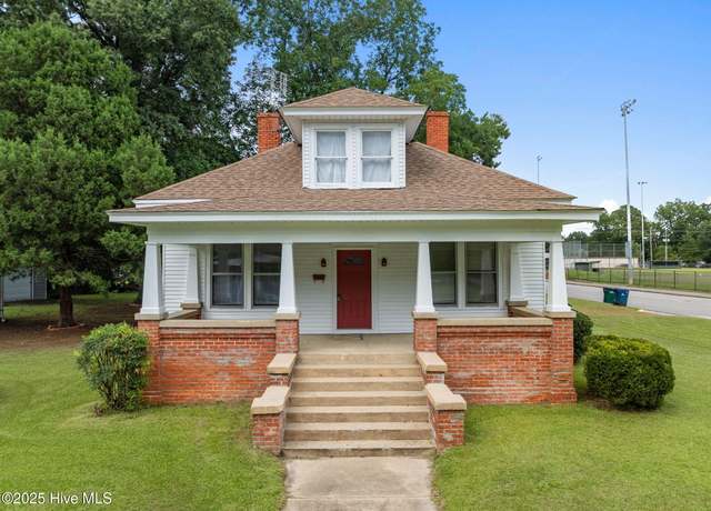 Property at 820 E 4th St, Washington, NC 27889, 3 beds, 1 bath