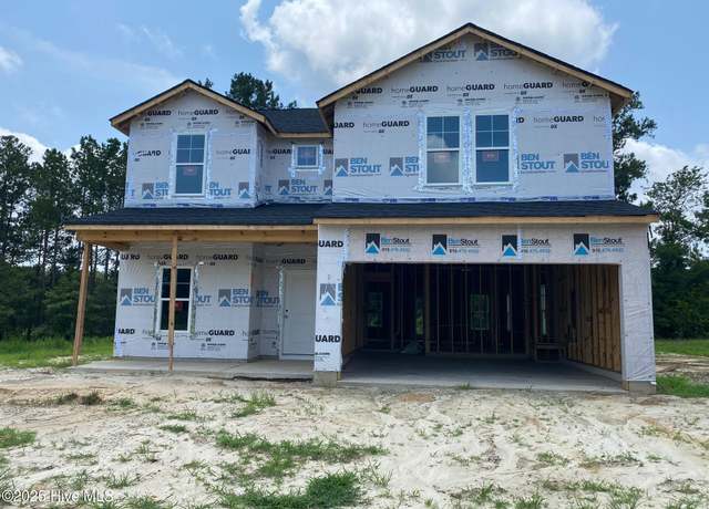 Property at 468 Traveller Way, Raeford, NC 28376, 5 beds, 2.5 baths