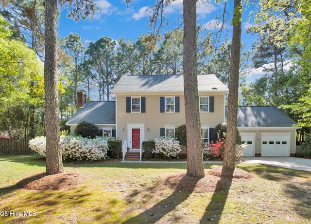 Property at 401 Summerlea Dr, Fayetteville, NC 28311, 4 beds, 2.5 baths
