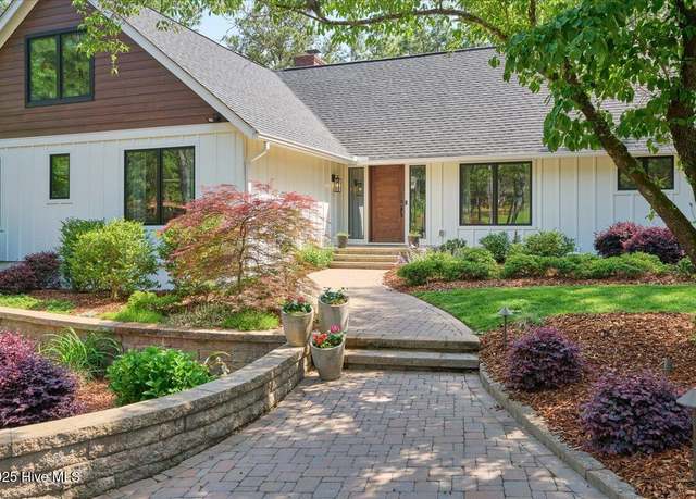 Property at 205 Quail Hollow Dr, Pinehurst, NC 28374, 4 beds, 5 baths