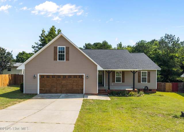 Property at 622 Sunpointe Dr, Hope Mills, NC 28348, 3 beds, 3 baths
