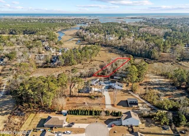 Property at 5 Tide Landing Ct, Hampstead, NC 28443