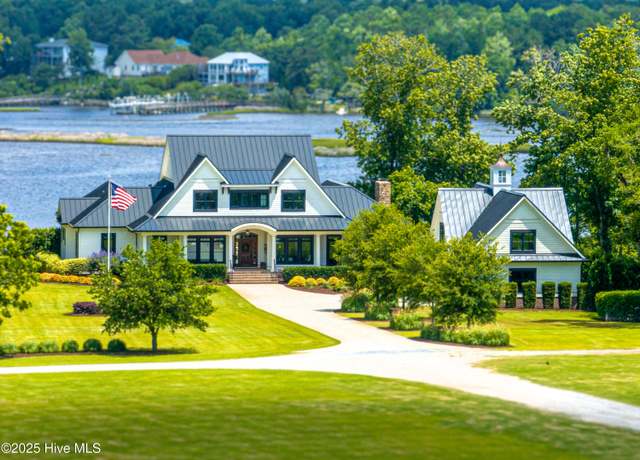 Property at 223 Dugald Ln Ln, Hampstead, NC 28443, 4 beds, 4.5 baths