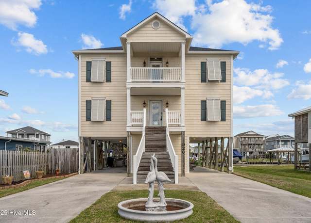 Property at 926 Broadway St, Surf City, NC 28445, 4 beds, 3.5 baths