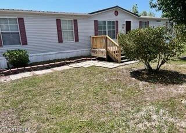 Property at 32 Oak Grove Dr, Hampstead, NC 28443, 4 beds, 2 baths