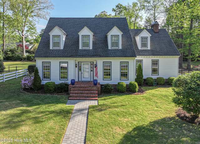 Property at 207 Chowan Rd, Greenville, NC 27858, 3 beds, 2.5 baths