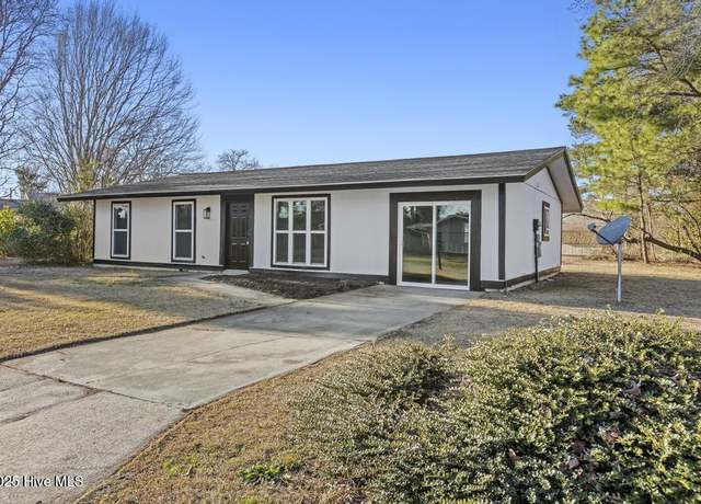 Property at 402 Shamrock Dr, Jacksonville, NC 28540, 3 beds, 2 baths