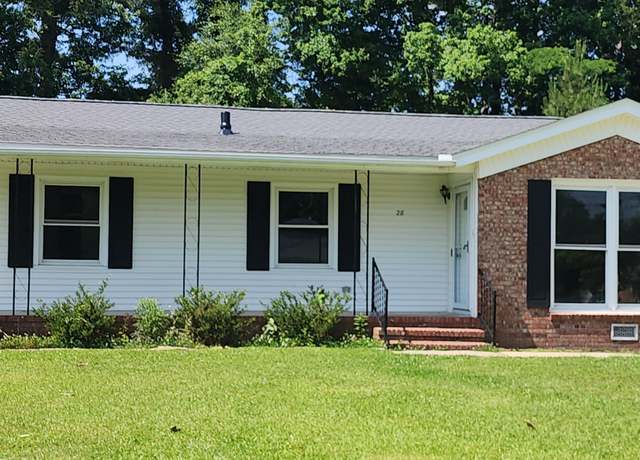 Property at 28 Berkshire Dr, Jacksonville, NC 28546, 4 beds, 1.5 baths