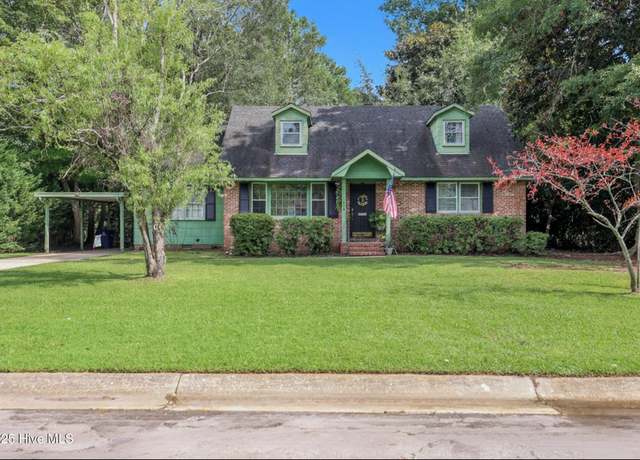 Property at 806 Smallwood Dr, Jacksonville, NC 28540, 4 beds, 2 baths