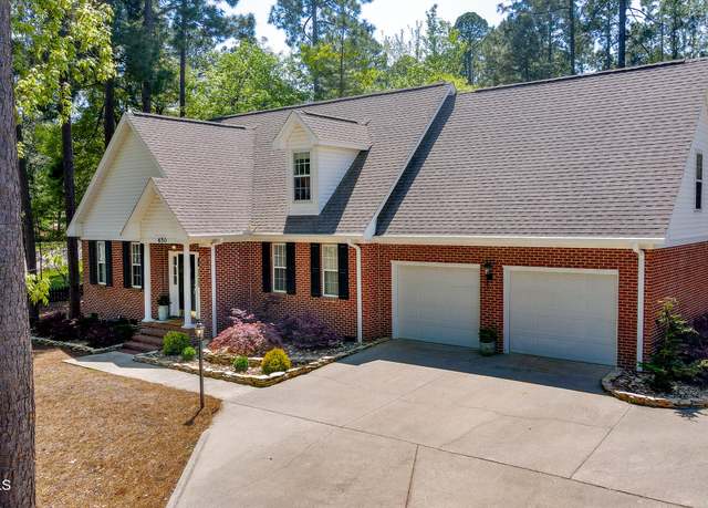 Property at 650 Elk Rd, Southern Pines, NC 28387, 4 beds, 2.5 baths